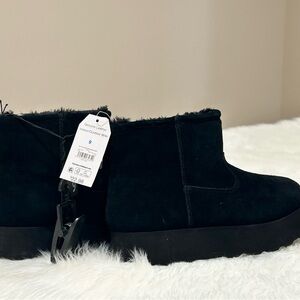 Time and Tru Cozy Black Suede Winter Boots size 9